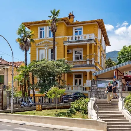 Deluxe Kvarner 1 * Ловран