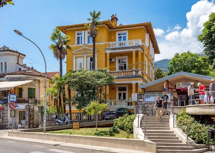 Deluxe Kvarner 1 * ロヴラン